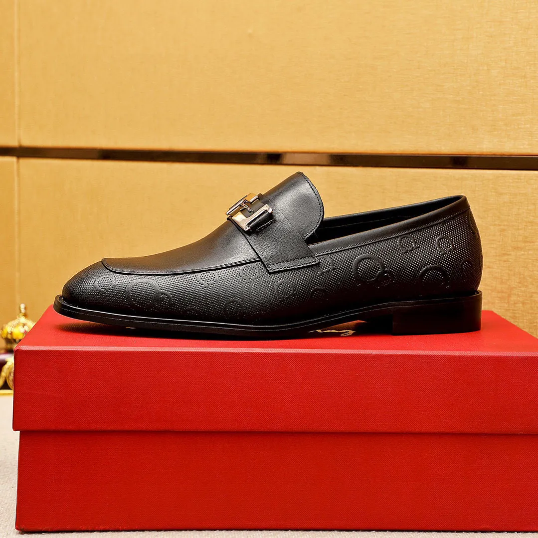Men's shoes 💰460 💐 Product trademark: Ferragamo "Ferragamo" casual leather shoes Regular size: 38-44 (45.46🉑️customized) Product materials: Selected imported first-layer cowhide embossed upper + luxury hardware buckle, imported water-dyed cowhide leather lining. Strong three-dimensional visual effect, original rubber outsole Color: 1⃣️color optional